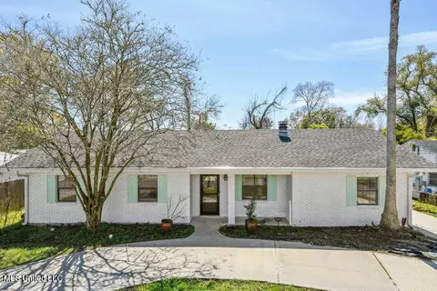 414 Demontluzin Ave, Bay Saint Louis, MS 39520