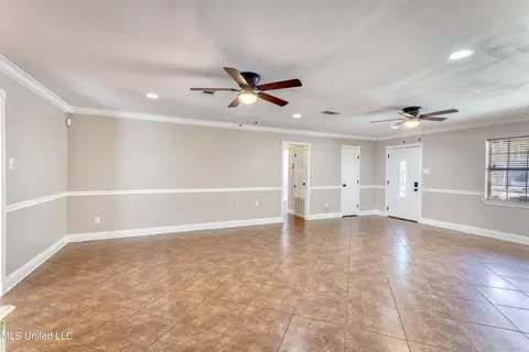 Living - 1835 Brasher Rd, Biloxi, MS 39532 photo 3 of 3