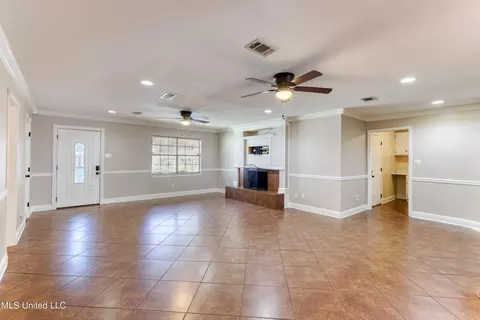 Living - 1835 Brasher Rd, Biloxi, MS 39532 photo 2 of 3