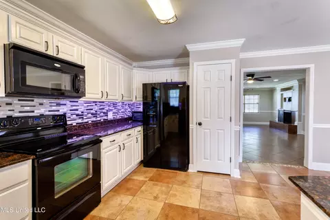 Kitchen - 1835 Brasher Rd, Biloxi, MS 39532 photo 5 of 5