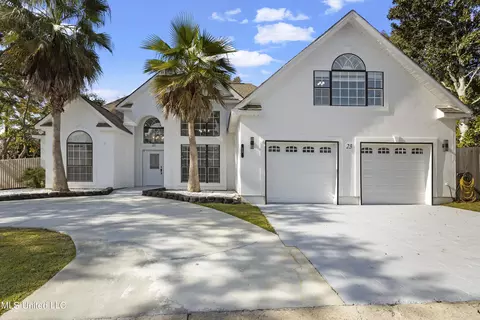 23 Pelican Cove Ln, Long Beach, MS 39560