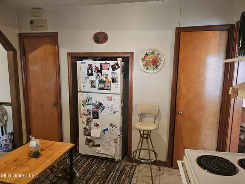 Kitchen - 1821 Star Landing Rd, Nesbit, MS 38651 photo 4 of 4