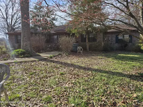 1821 Star Landing Rd, Nesbit, MS 38651