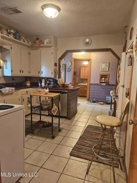 Kitchen - 1821 Star Landing Rd, Nesbit, MS 38651 photo 1 of 4