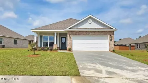 17953 Kelso Dr, D'iberville, MS 39540