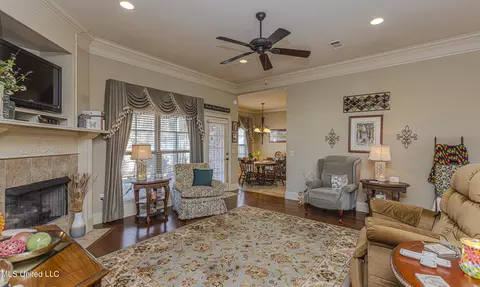 Living - 421 Rolling Hills Cir, Brandon, MS 39042 photo 2 of 2