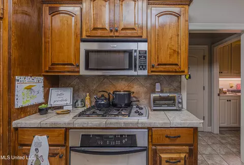 Kitchen - 421 Rolling Hills Cir, Brandon, MS 39042 photo 3 of 4