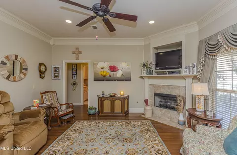 Living - 421 Rolling Hills Cir, Brandon, MS 39042 photo 1 of 2