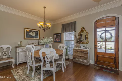 Dining - 421 Rolling Hills Cir, Brandon, MS 39042 photo 2 of 3