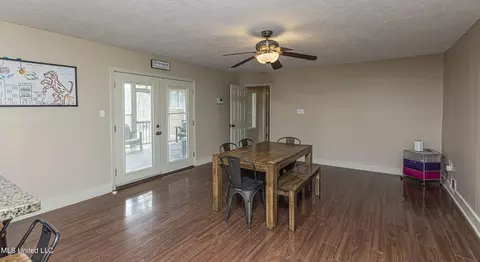 Dining - 1230 Saint Ann St, Jackson, MS 39202 photo 2 of 3