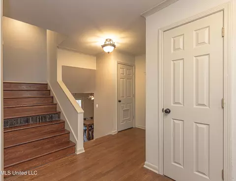 Entry Way - 1230 Saint Ann St, Jackson, MS 39202 photo 2 of 6