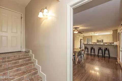 Entry Way - 1230 Saint Ann St, Jackson, MS 39202 photo 6 of 6
