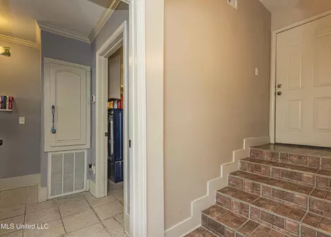 Entry Way - 1230 Saint Ann St, Jackson, MS 39202 photo 5 of 6