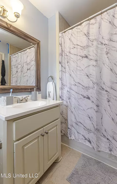 Bath - 1230 Saint Ann St, Jackson, MS 39202 photo 6 of 6