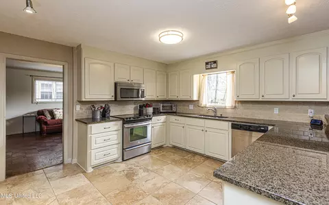 Kitchen - 1230 Saint Ann St, Jackson, MS 39202 photo 4 of 6