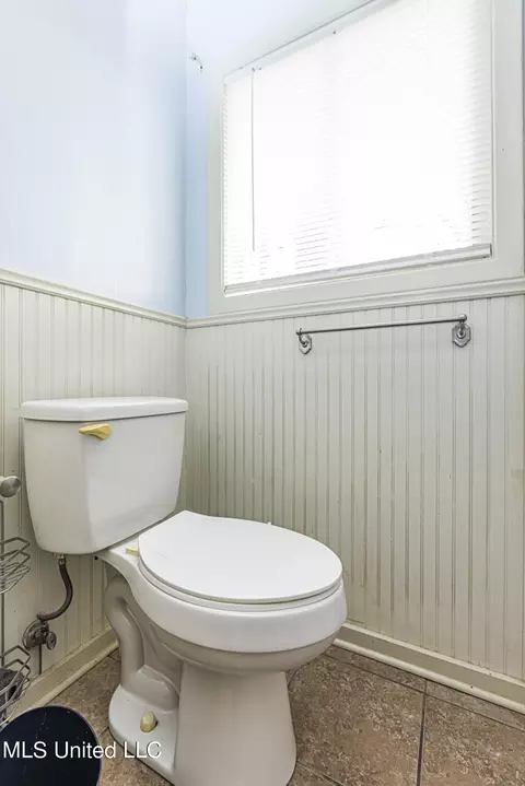 Bath - 1230 Saint Ann St, Jackson, MS 39202 photo 3 of 6