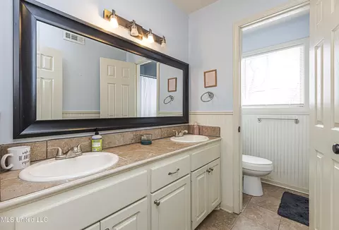 Bath - 1230 Saint Ann St, Jackson, MS 39202 photo 2 of 6
