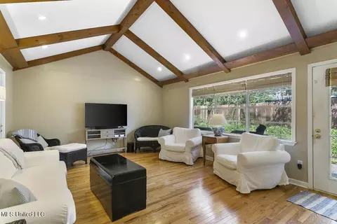 Living - 1515 Devine St, Jackson, MS 39202 photo 5 of 6