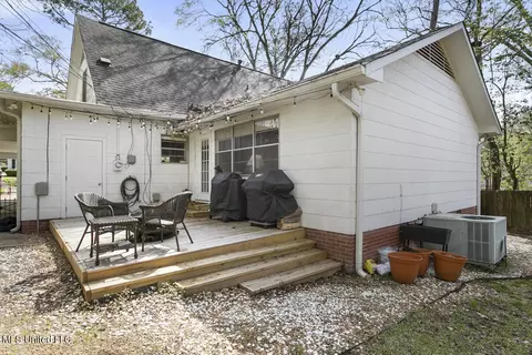 Exterior - 1515 Devine St, Jackson, MS 39202 photo 4 of 8
