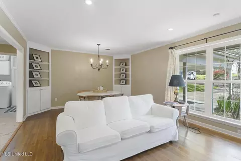 Living - 1515 Devine St, Jackson, MS 39202 photo 2 of 6