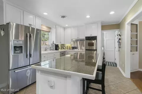 Kitchen - 1515 Devine St, Jackson, MS 39202 photo 3 of 7