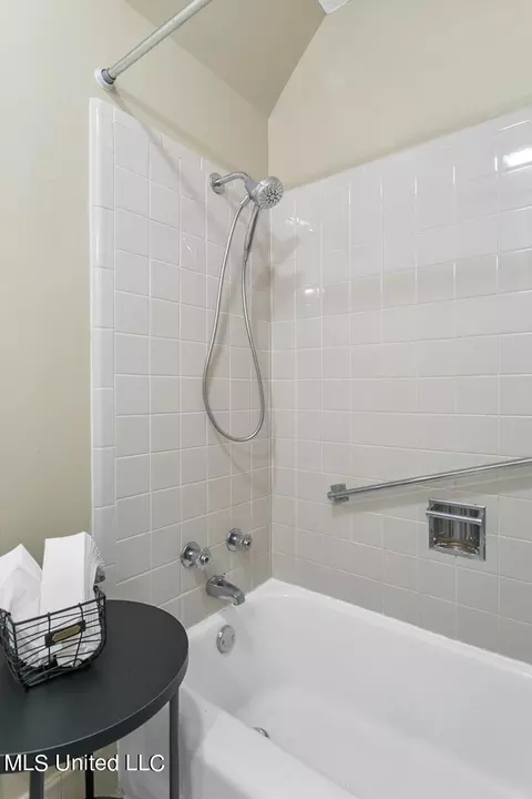 Bath - 1515 Devine St, Jackson, MS 39202 photo 5 of 5