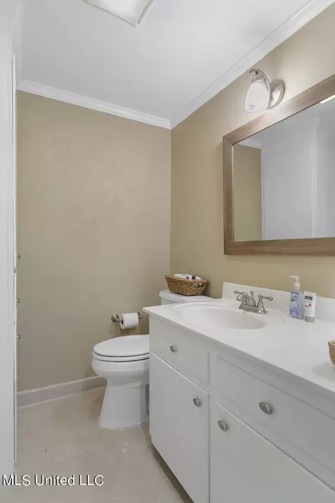 Bath - 1515 Devine St, Jackson, MS 39202 photo 1 of 5