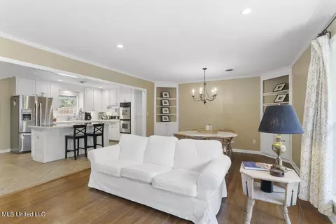 Living - 1515 Devine St, Jackson, MS 39202 photo 1 of 6