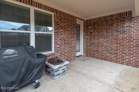 Exterior - 6920 S Sunrise Loop, Olive Branch, MS 38654 photo 11 of 15