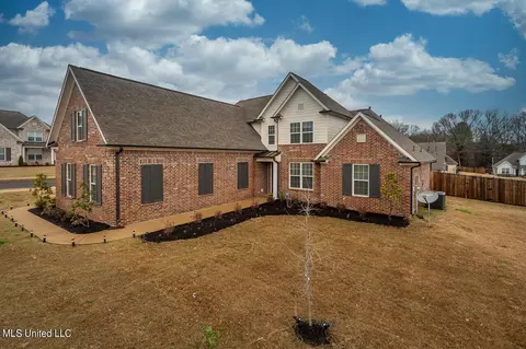 Exterior - 6920 S Sunrise Loop, Olive Branch, MS 38654 photo 9 of 15