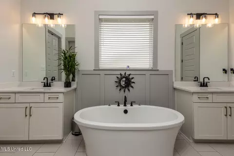 Bath - 6920 S Sunrise Loop, Olive Branch, MS 38654 photo 3 of 6