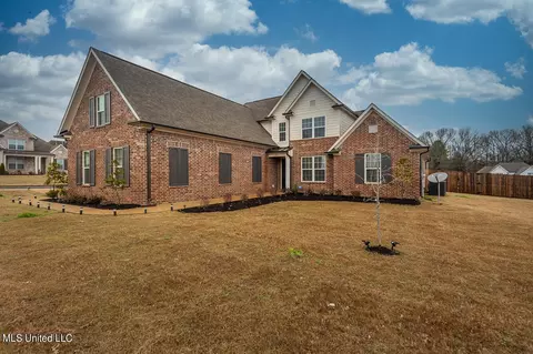 Exterior - 6920 S Sunrise Loop, Olive Branch, MS 38654 photo 8 of 15