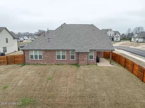 Exterior - 6920 S Sunrise Loop, Olive Branch, MS 38654 photo 4 of 15