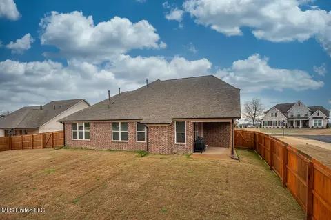 Exterior - 6920 S Sunrise Loop, Olive Branch, MS 38654 photo 13 of 15