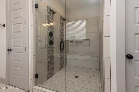 Bath - 6920 S Sunrise Loop, Olive Branch, MS 38654 photo 2 of 6