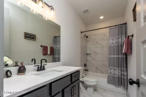Bath - 6920 S Sunrise Loop, Olive Branch, MS 38654 photo 6 of 6