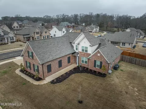 Exterior - 6920 S Sunrise Loop, Olive Branch, MS 38654 photo 3 of 15