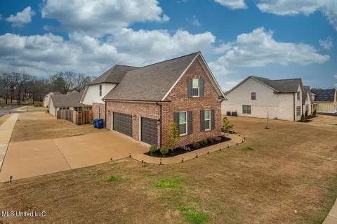 Exterior - 6920 S Sunrise Loop, Olive Branch, MS 38654 photo 6 of 15