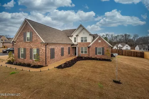 Exterior - 6920 S Sunrise Loop, Olive Branch, MS 38654 photo 7 of 15