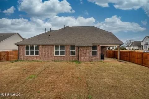 Exterior - 6920 S Sunrise Loop, Olive Branch, MS 38654 photo 14 of 15