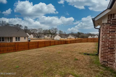 Exterior - 6920 S Sunrise Loop, Olive Branch, MS 38654 photo 12 of 15