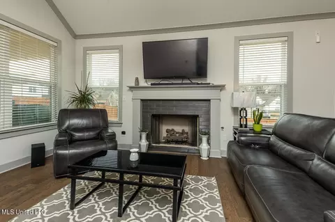Living - 6920 S Sunrise Loop, Olive Branch, MS 38654 photo 2 of 3