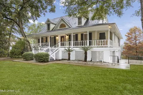 1801 Tradewinds Dr, Gautier, MS 39553