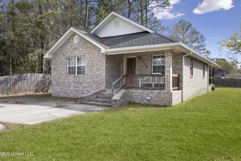 6708 Omaha St, Biloxi, MS 39532