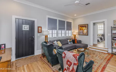 Living - 4041 Pine Hill Dr, Jackson, MS 39206 photo 1 of 5