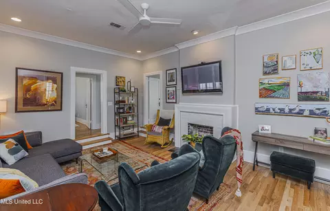 Living - 4041 Pine Hill Dr, Jackson, MS 39206 photo 2 of 5