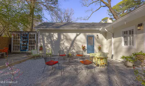 Exterior - 4041 Pine Hill Dr, Jackson, MS 39206 photo 8 of 17