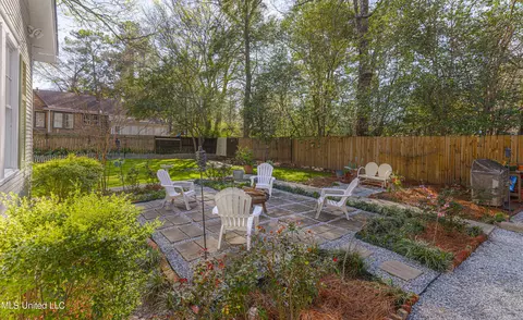 Exterior - 4041 Pine Hill Dr, Jackson, MS 39206 photo 15 of 17