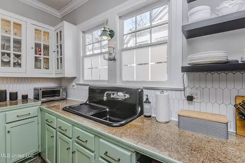 Kitchen - 4041 Pine Hill Dr, Jackson, MS 39206 photo 3 of 3