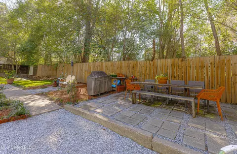 Exterior - 4041 Pine Hill Dr, Jackson, MS 39206 photo 16 of 17